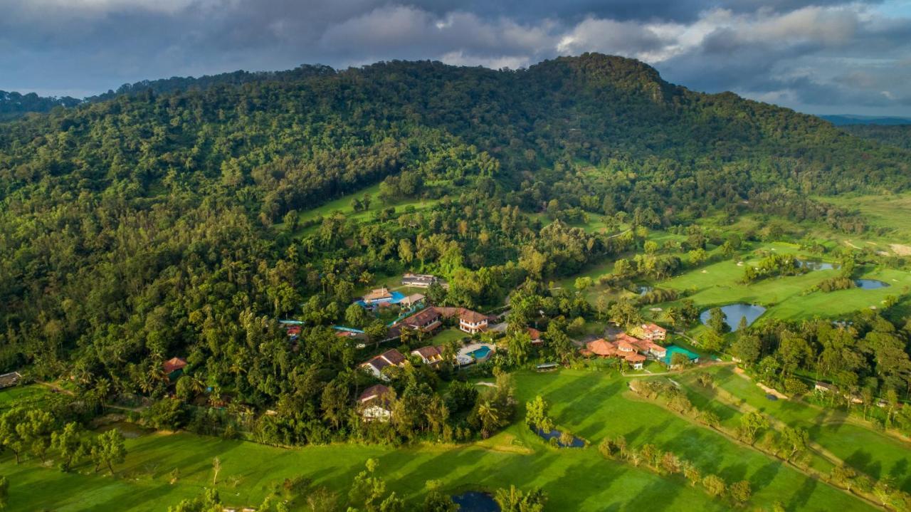 Amritara Ambatty Greens Resort Virajpet Buitenkant foto