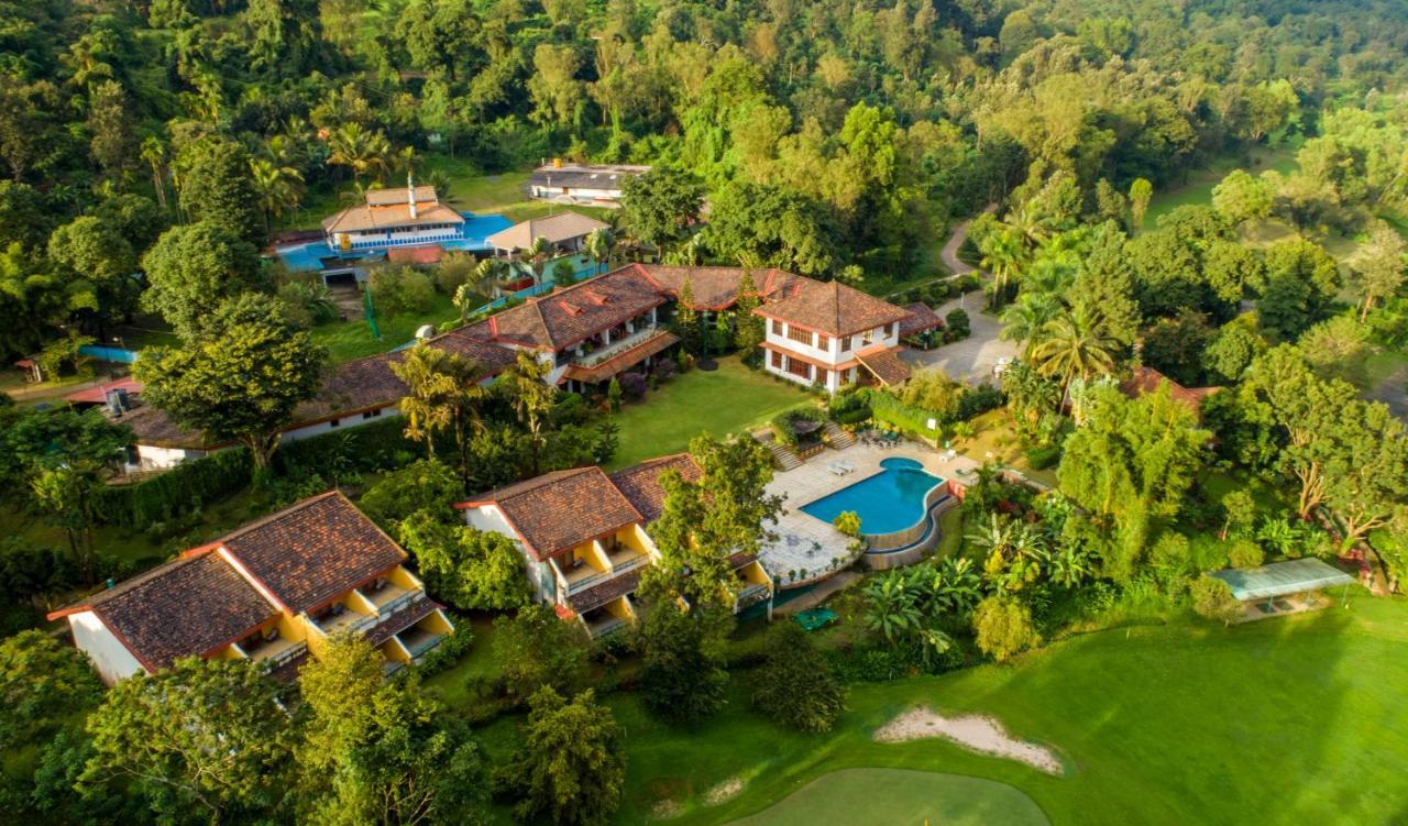 Amritara Ambatty Greens Resort Virajpet Buitenkant foto