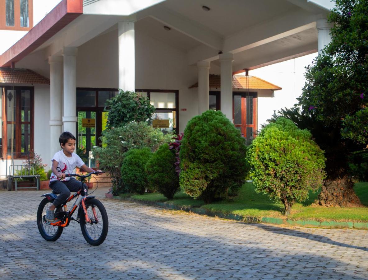 Amritara Ambatty Greens Resort Virajpet Buitenkant foto