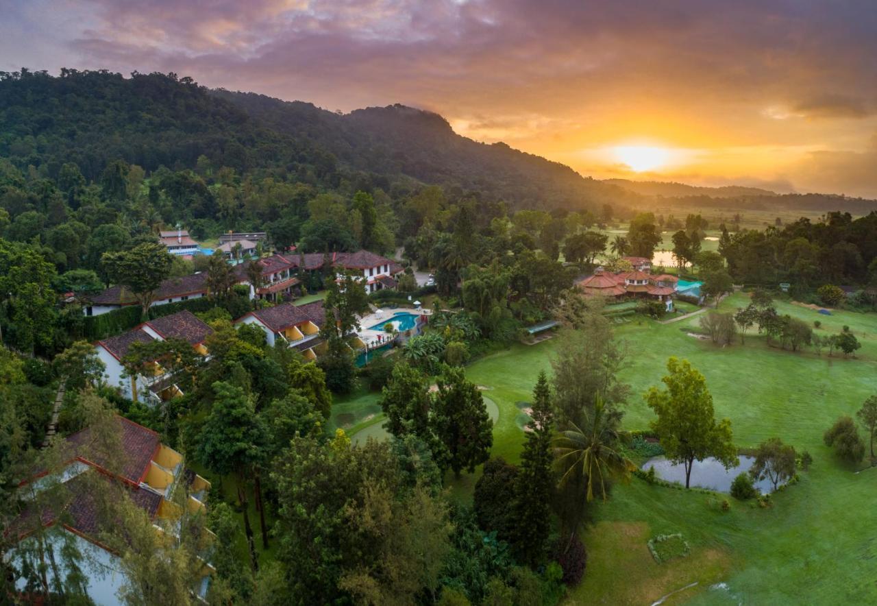 Amritara Ambatty Greens Resort Virajpet Buitenkant foto