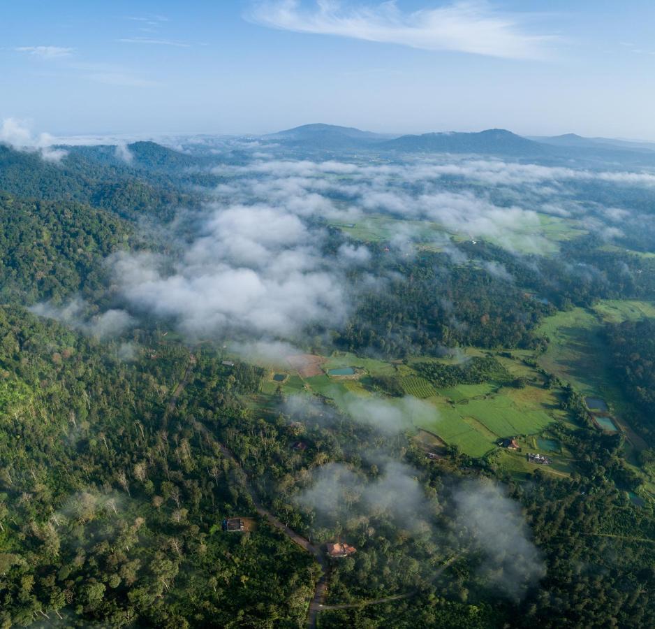 Amritara Ambatty Greens Resort Virajpet Buitenkant foto