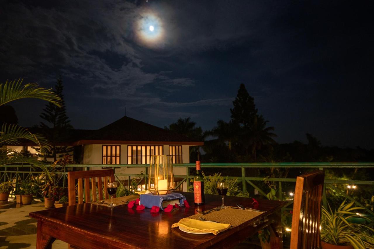 Amritara Ambatty Greens Resort Virajpet Buitenkant foto