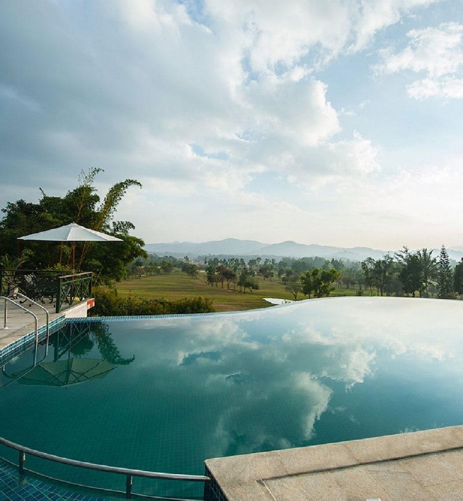 Amritara Ambatty Greens Resort Virajpet Buitenkant foto