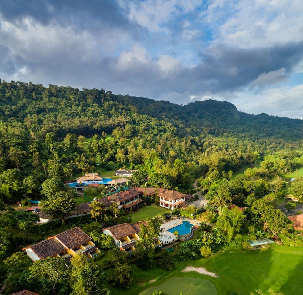 Amritara Ambatty Greens Resort Virajpet Buitenkant foto