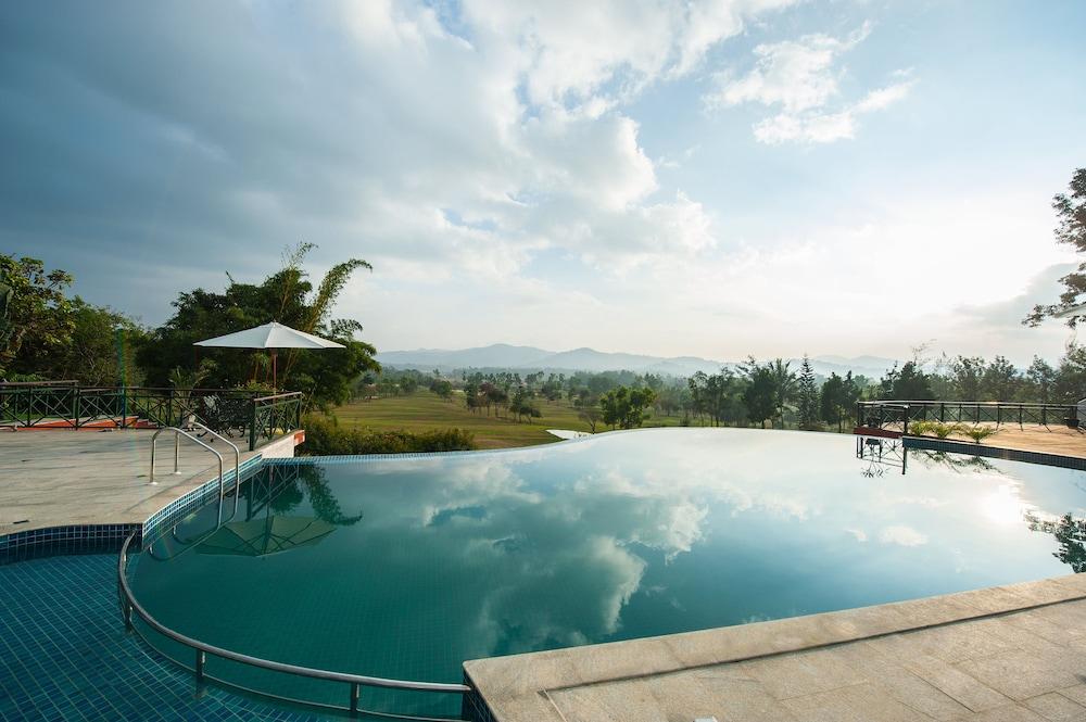 Amritara Ambatty Greens Resort Virajpet Buitenkant foto