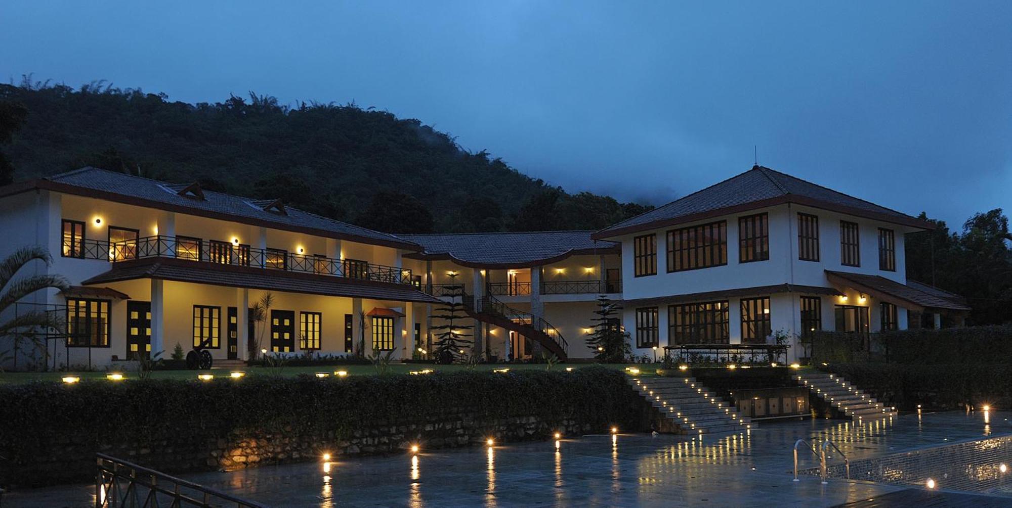 Amritara Ambatty Greens Resort Virajpet Buitenkant foto