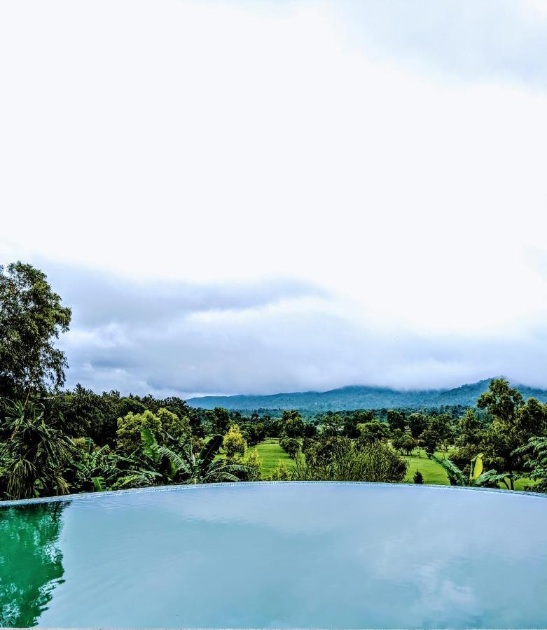 Amritara Ambatty Greens Resort Virajpet Buitenkant foto