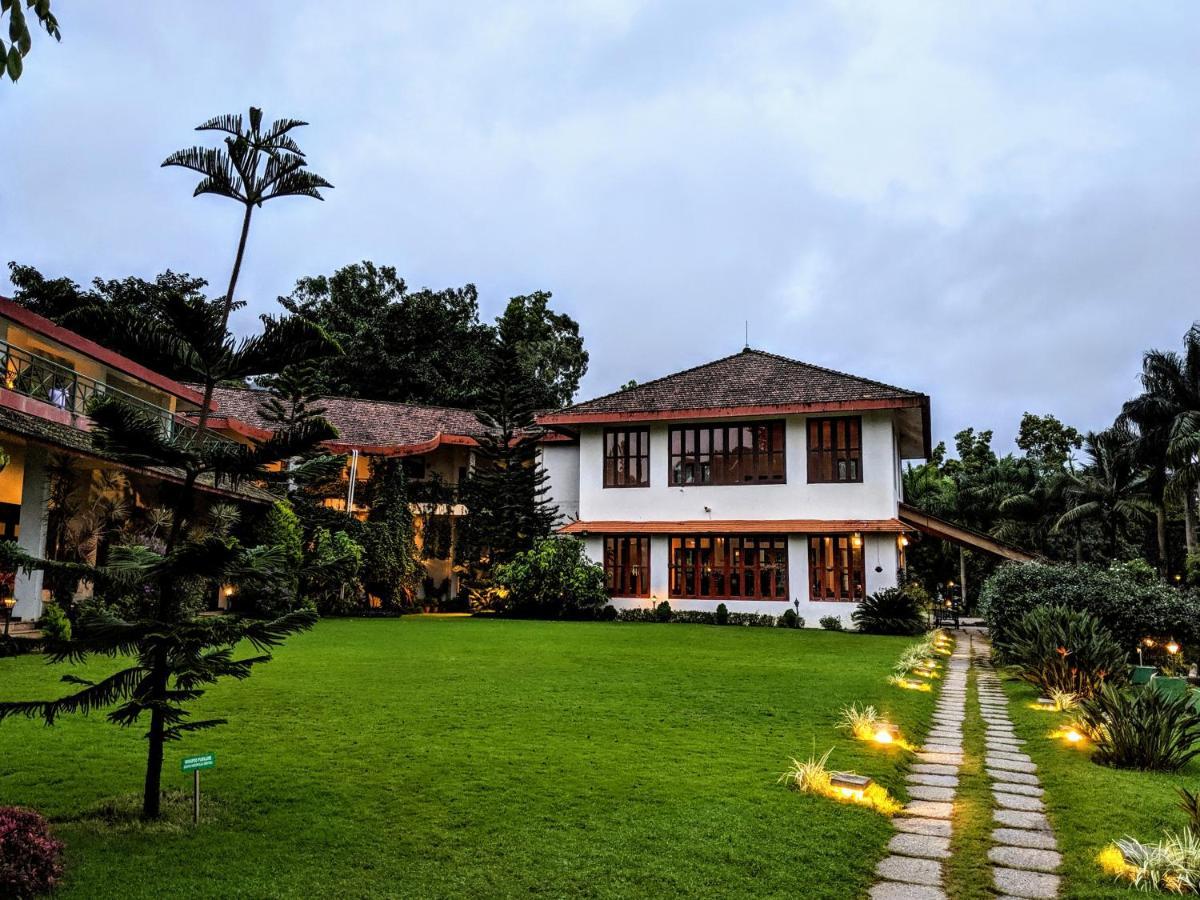 Amritara Ambatty Greens Resort Virajpet Buitenkant foto