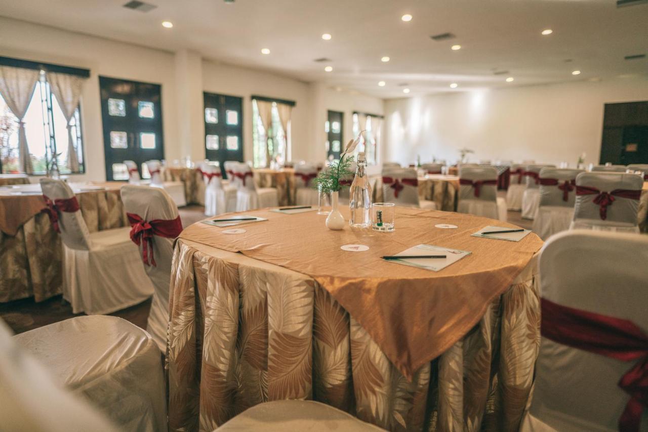 Amritara Ambatty Greens Resort Virajpet Buitenkant foto