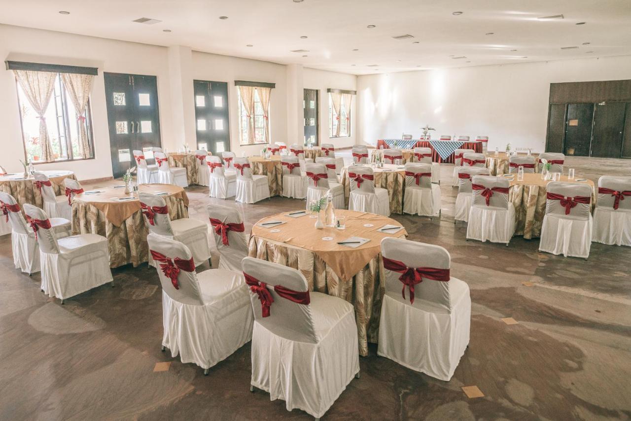 Amritara Ambatty Greens Resort Virajpet Buitenkant foto